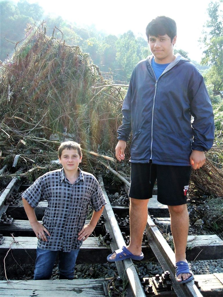 Cu Iura, în august 2008, după cele mai grele inundații din ultimii 15 ani. Într-un sat în care Vișeul se varsă în Tisa, deci inundațiile sunt dese.