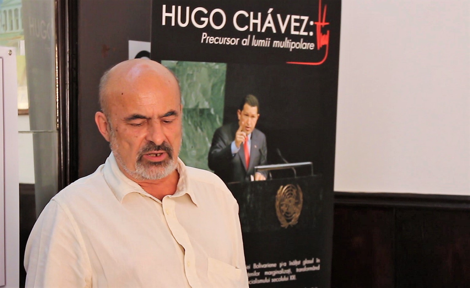 Gheorghiţă Zbăganu, figură de seamă a comunismului românesc contemporan. În plan scund, Hugo Chavez, mare comunist și el.