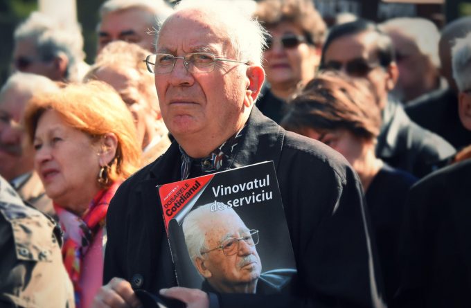 La căpătâiul generalului Vlad: “Sunt mândru că am fost securist!”