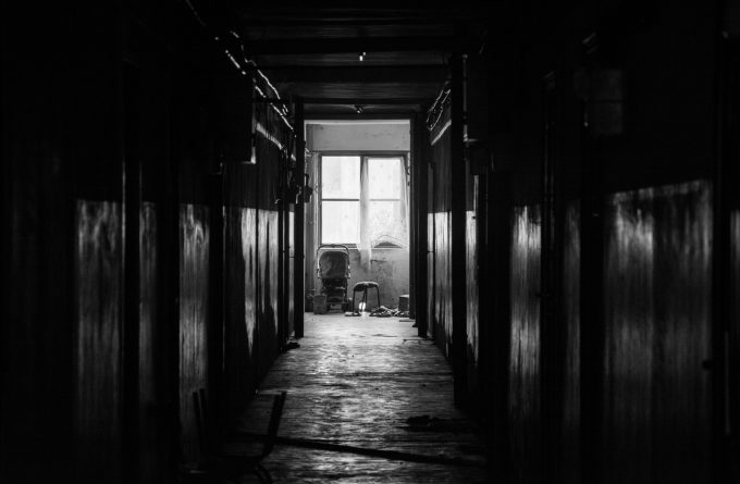 Bine ați venit în Paradis: ce rămâne când în lumea celor săraci se stinge lumina