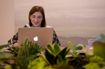 Cum poţi schimba lumea pornind de la un grup de Facebook
