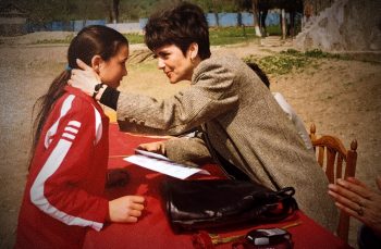 Profesoara care-i ajută să viseze pe elevii din satele sărace