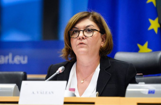 Portret de candidat: Adina Vălean